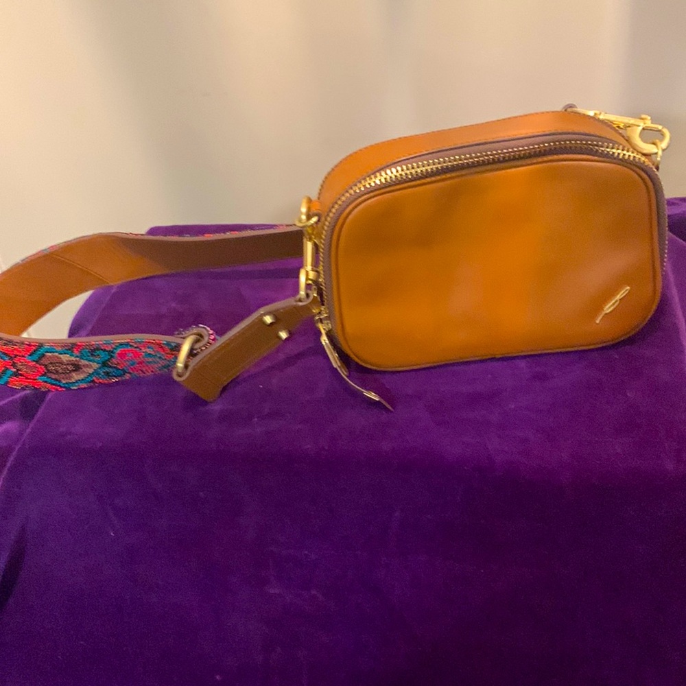 Brian Atwater, Crossbody bag EUC